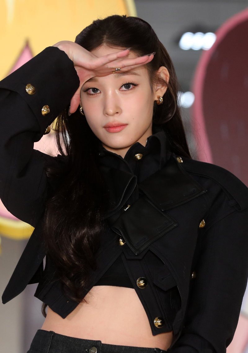 [서울=뉴시스] 김혜진 기자 = 그룹 올데이프로젝트 애니가 8일 오전 서울 성동구 EQL에서 열린 첫 EP '올데이 프로젝트' 발매 기념 포토행사에서 포즈를 취하고 있다. 2025.12.08. jini@newsis.com