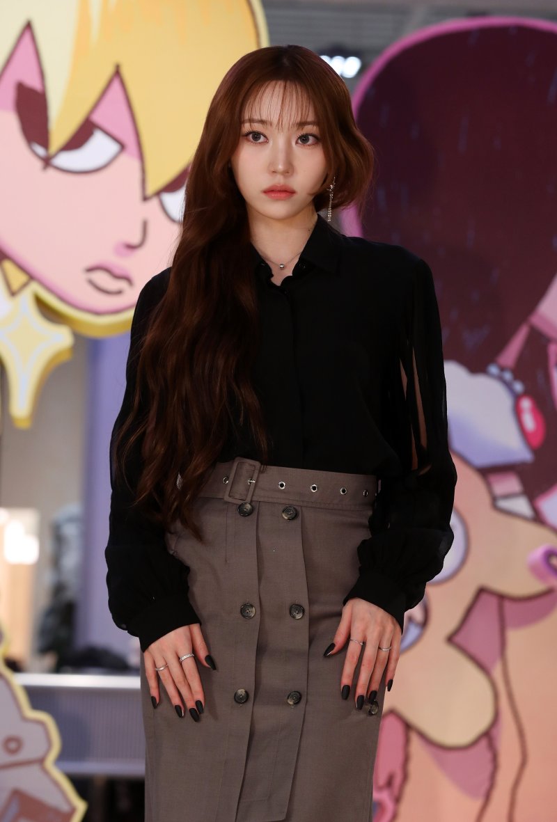 [서울=뉴시스] 김혜진 기자 = 그룹 올데이프로젝트 영서가 8일 오전 서울 성동구 EQL에서 열린 첫 EP '올데이 프로젝트' 발매 기념 포토행사에서 포즈를 취하고 있다. 2025.12.08. jini@newsis.com