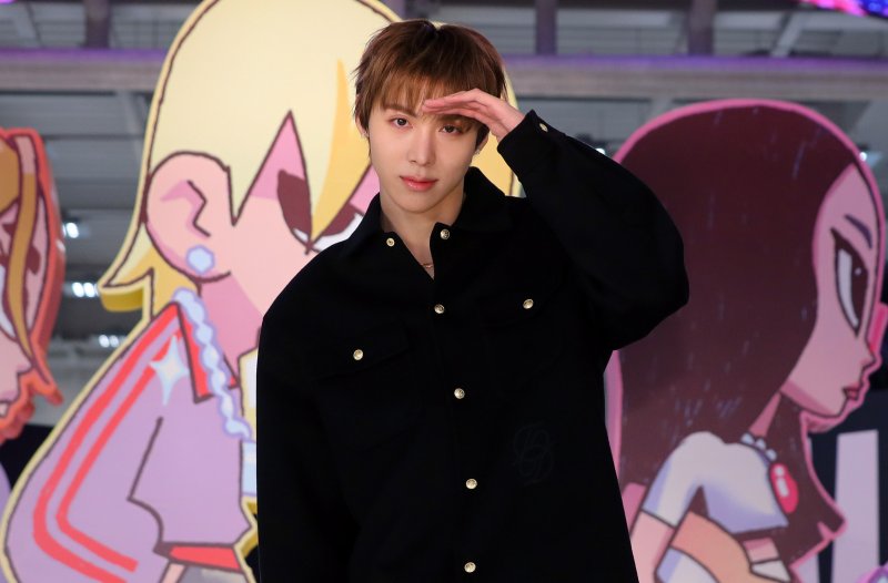 [서울=뉴시스] 김혜진 기자 = 그룹 올데이프로젝트 우찬이 8일 오전 서울 성동구 EQL에서 열린 첫 EP '올데이 프로젝트' 발매 기념 포토행사에서 포즈를 취하고 있다. 2025.12.08. jini@newsis.com