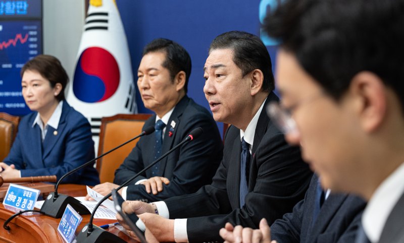 김병기 더불어민주당 원내대표가 서울 여의도 국회에서 열린 최고위원회의에서 모두발언하고 있다. 2025.12.5/뉴스1 ⓒ News1 이승배 기자