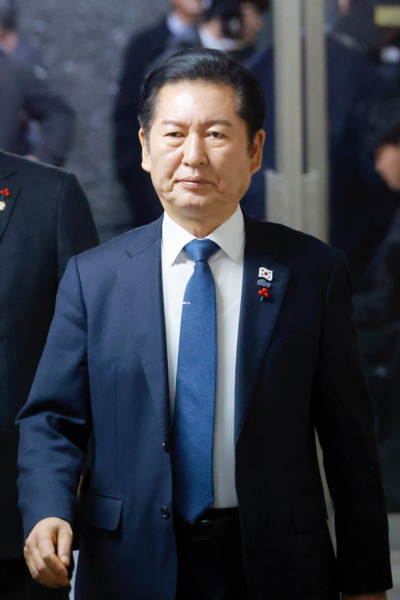 더불어민주당 정청래 대표가 8일 국회에서 열린 비공개 의원총회에 참석하고 있다. 연합뉴스