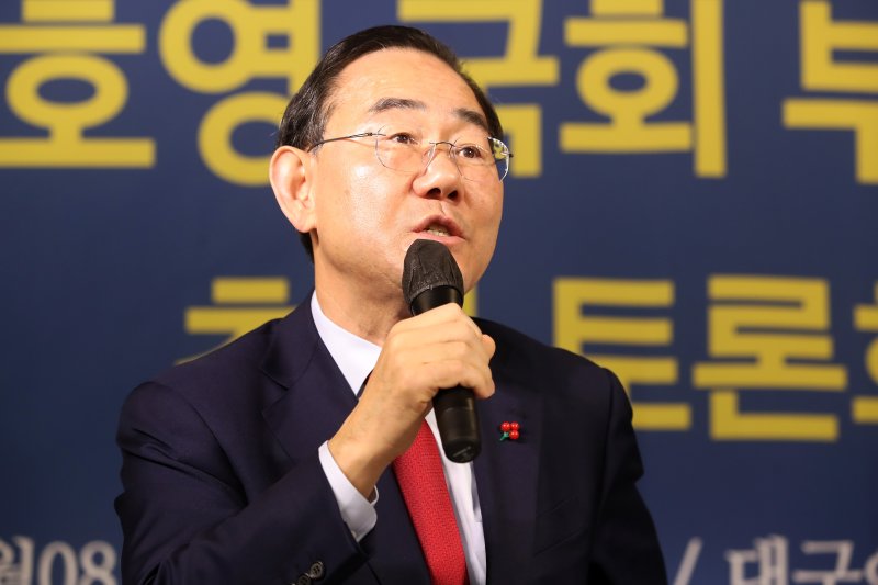 [대구=뉴시스] 정창오 기자=주호영 국회부의장(국민의힘, 대구 수성구갑)이 8일 오전 대구 남구 이천동 대구아트파크에서 열린 아시아포럼21 정책토론회에 참석해 발언하고 있다(사진=아시아포럼21 제공) 2025.12.08 jco@newsis.com *재판매 및 DB 금지