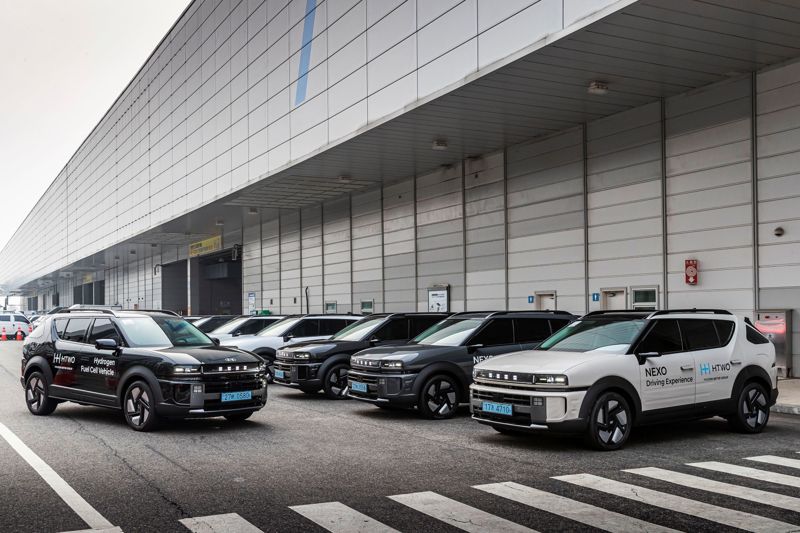 현대차그룹이 지난 4일부터 7일까지 경기도 고양 킨텍스에서 개최한 ‘월드 하이드로젠 엑스포 2025(WHE 2025)’에서 시승 프로그램을 위해 대기 중인 디 올 뉴 넥쏘의 모습. 현대차그룹 제공.