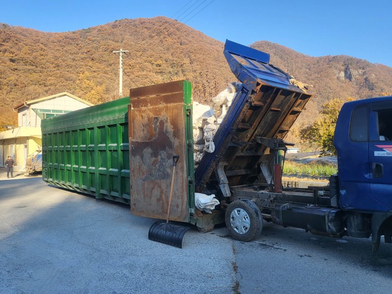 단양군 영농폐기물 수거.(단양군 제공. 재판매 및 DB금지)/뉴스1