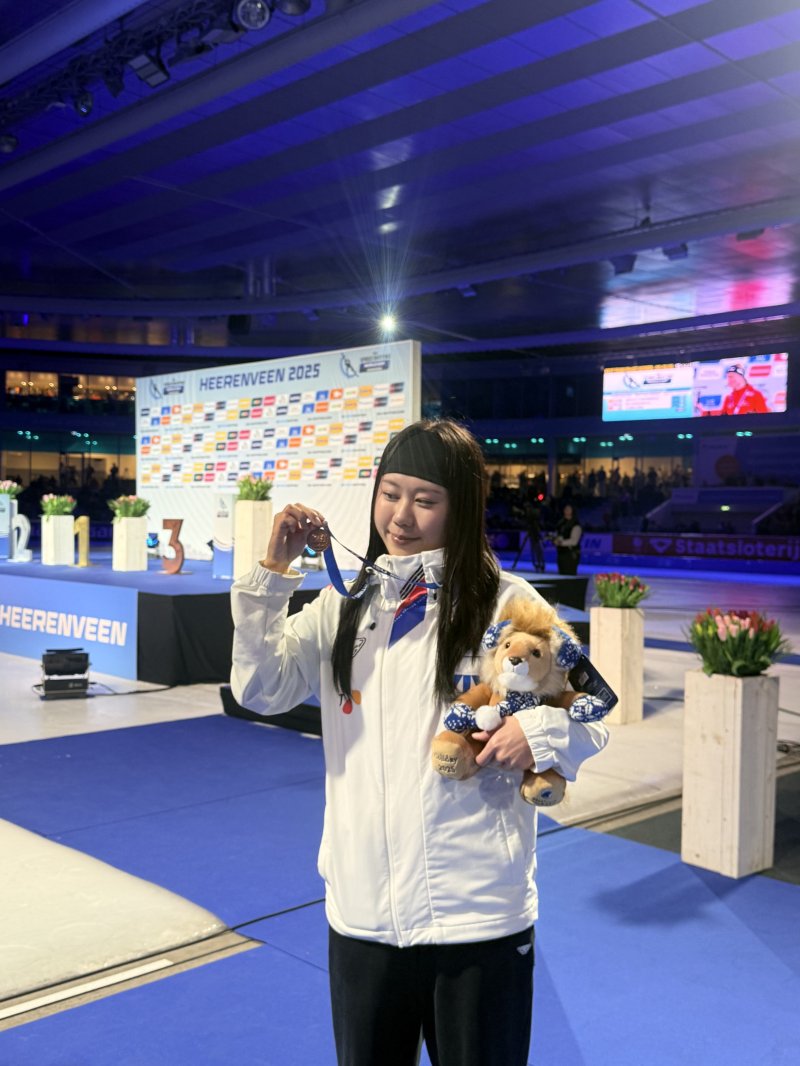 박지우가 8일(한국시간) 열린 2025-26 ISU 스피드스케이팅 월드컵 3차 대회 여자 매스스타트에서 동메달을 땄다. (700크리에이터스 제공)