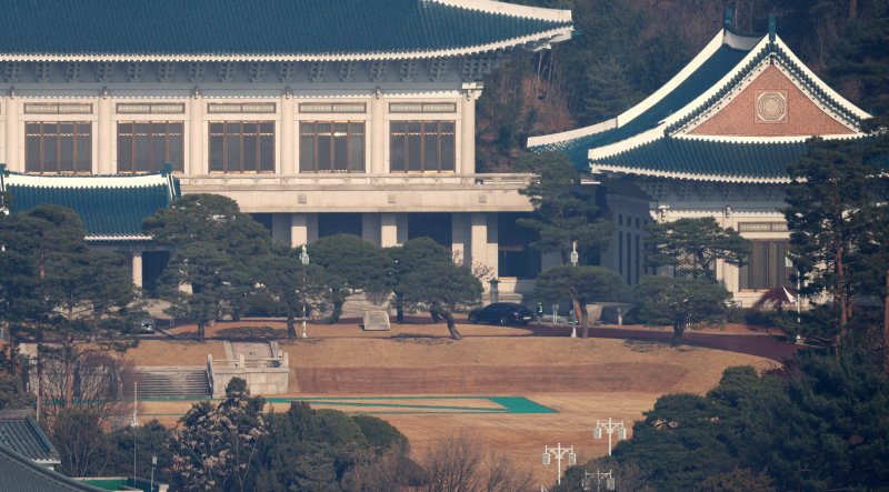 [서울=뉴시스] 추상철 기자 = 용산 대통령실의 청와대 이전이 임박한 7일 오전 서울 종로구 청와대가 보이고 있다. 2025.12.07. scchoo@newsis.com