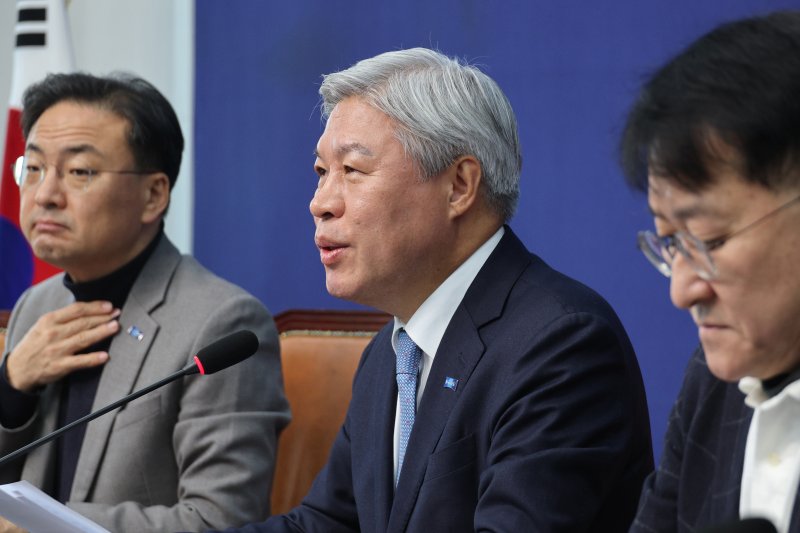 서왕진 조국혁신당 원내대표가 지난 7일 서울 여의도 국회에서 기자간담회를 하고 있다. 2025.12.7/뉴스1 ⓒ News1 신웅수 기자