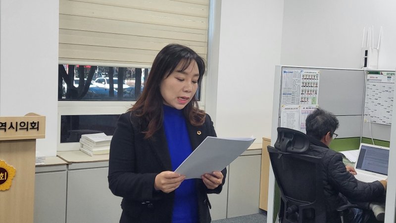 김민숙 대전시의원이 8일 오전 시의회 기자실에서 과학지 시계탑 설치 사업과 관련한 기자회견을 하고 있다. 2025.12.8. ⓒ News1 박종명 기자 / 뉴스1
