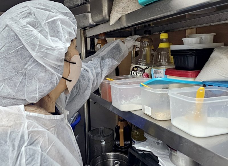 [광주=뉴시스] 광주시 배달음식점 위생 점검. (사진=광주시청 제공). photo@newsis.com *재판매 및 DB 금지