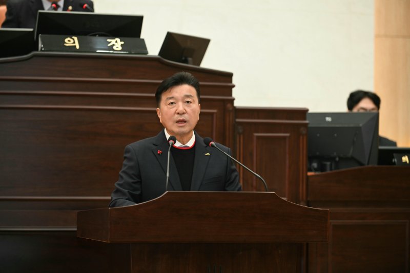 최재구 예산군수가 8일 군의회 본회의장에서 열린 정례회 예산안 관련 시정연설에서 발언하고 있다. (예산군 제공, 재판매 및 DB금지) / 뉴스1