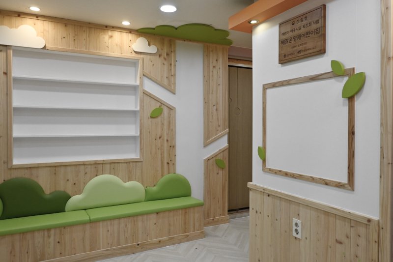 2025년 산림청 '어린이 이용시설 목조화사업'에 선정돼 친환경 국산 목재를 활용해 시공한 인천광역시 서구 해맑은영재어린이집 내부 모습(산림청 제공.재판매 및 DB금지)/뉴스1