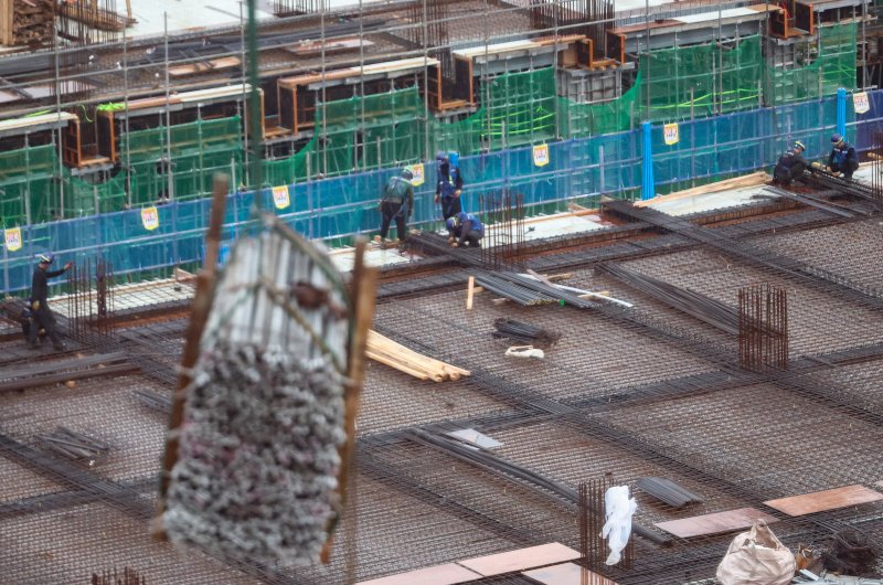 [서울=뉴시스] 황준선 기자 = 사진은 지난 7월 16일 서울 시내 한 공사현장에서 근로자들이 업무를 하고 있는 모습. 2025.07.16. hwang@newsis.com