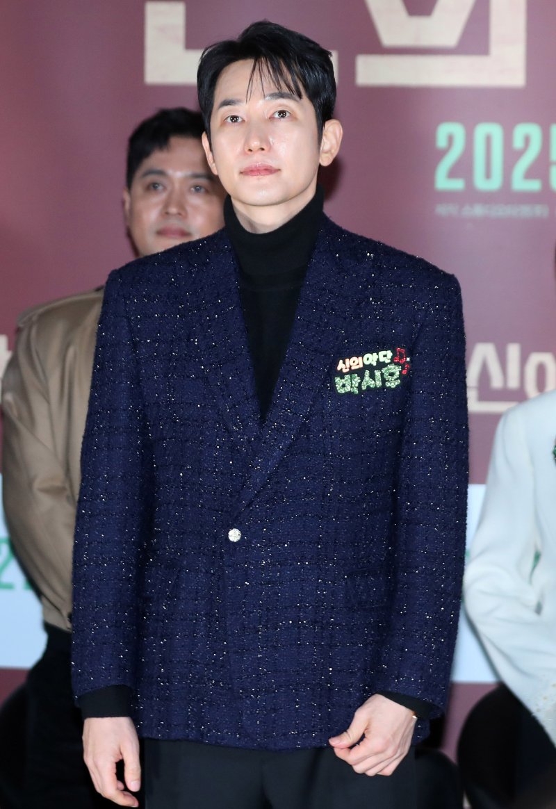 [서울=뉴시스] 김혜진 기자 = 배우 박시후가 8일 오전 서울 용산구 CGV용산아이파크몰에서 열린 영화 '신의 악단' 제작보고회에 참석하고 있다. 2025.12.08. jini@newsis.com