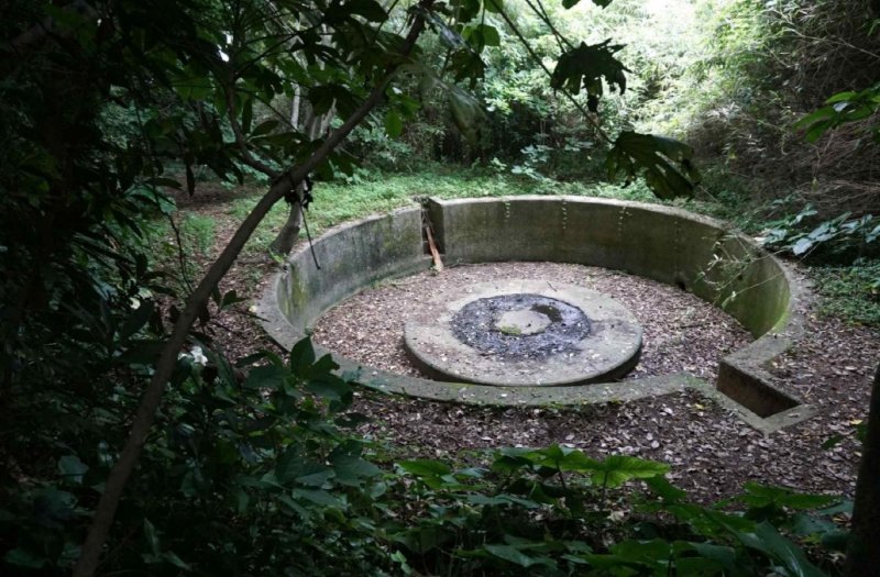 지심도 내의 포진지.(한려해상국립공원동부사무소 제공. 재판매 및 DB금지)