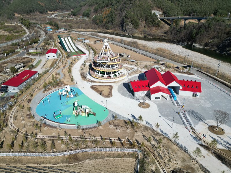 [봉화=뉴시스] 분천산타마을 겨울왕국 전경 (사진=봉화군 제공) 2025.12.08. photo@newsis.com *재판매 및 DB 금지