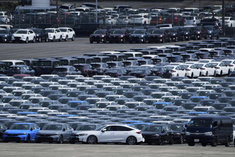 [요코하마=AP/뉴시스] 일본 요코하마항 다이코쿠 부두에서 수출용 자동차가 선적을 기다리고 있다. 자료사진. 2025.12.08