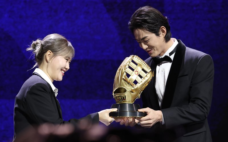 구자욱(오른쪽)은 개인 통산 4번째 골든글러브 수상에 도전한다. 뉴스1 DB ⓒ News1 김성진 기자