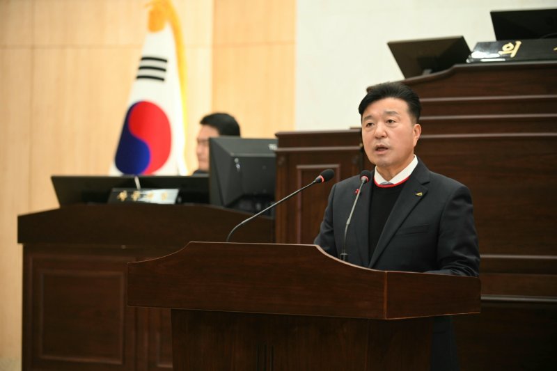 [예산=뉴시스] 최재구 예산군수, 군의회 시정연설 모습. *재판매 및 DB 금지