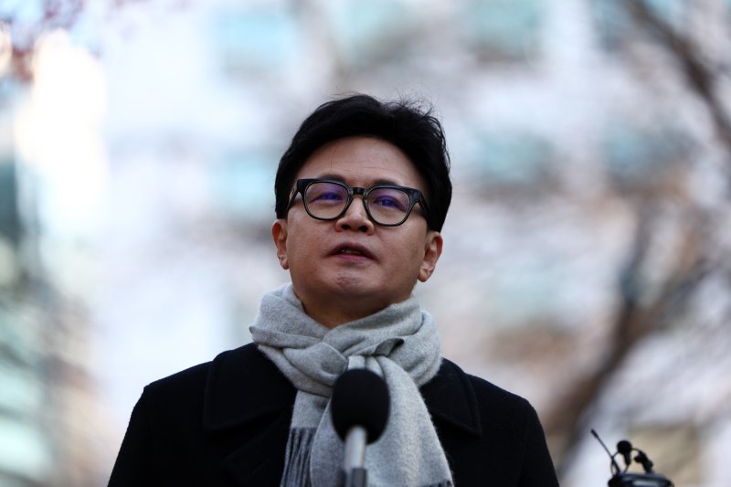 [서울=뉴시스] 김명년 기자 = 한동훈 국민의힘 전 대표가 지난 3일 오후 서울 여의도 국회 경내에서 열린 12.3 비상계엄 1주년 기자회견에서 발언하고 있다. 2025.12.03. kmn@newsis.com