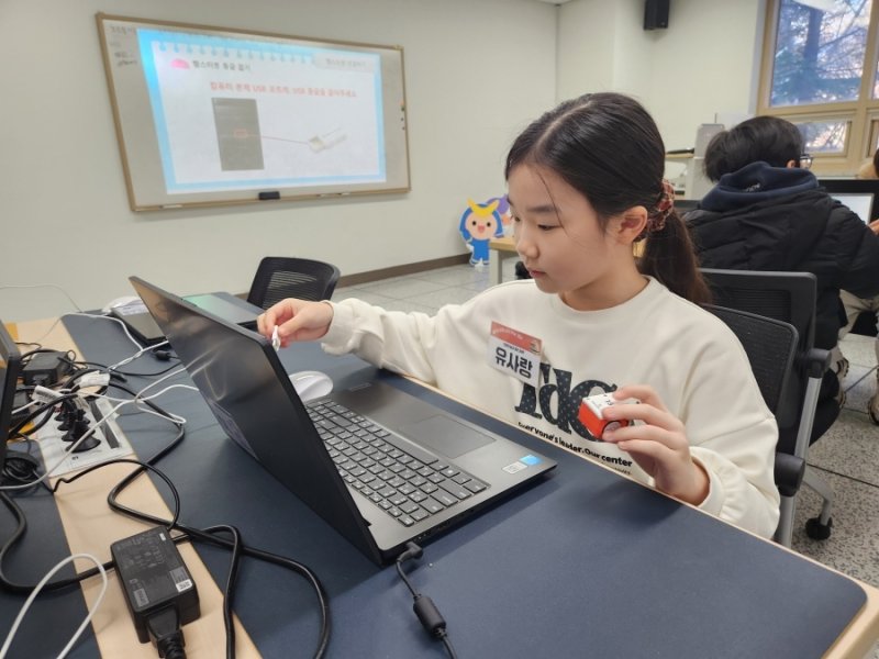 웹젠은 이달 6일 야탑유스센터에서 하반기 '렛츠 플레이 코딩!' 행사를 진행했다.(웹젠 제공. 재판매 및 DB금지)2025.12.8/뉴스1