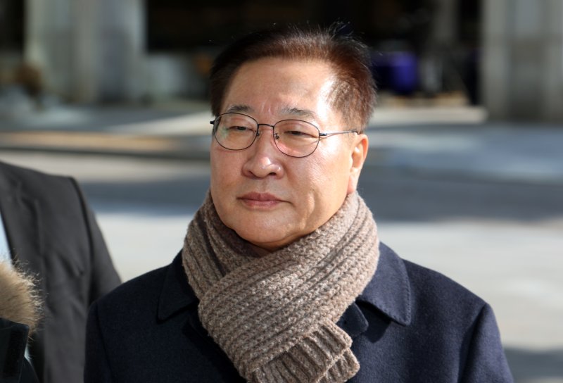 박성재 전 법무부 장관이 4일 오후 서울 서초구 내란 특검에 김건희씨 수사 무마 청탁 의혹 관련 조사를 받기 위해 출석하고 있다. 2025.12.4/뉴스1 ⓒ News1 김명섭 기자