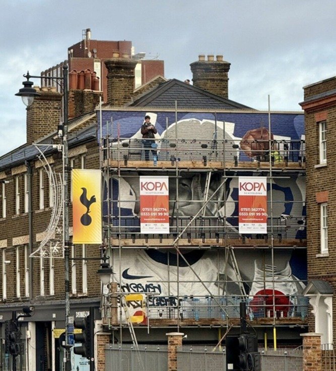 제작 중인 손흥민 벽화(토트넘 아미 SNS 캡처)