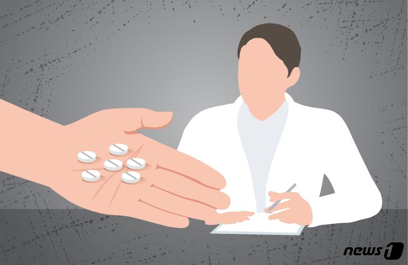 식품안전정보원은 8일 "소비자의 올바른 정보 접근이 어느 때보다 중요해졌다"면서 "섭취 후 이상 사례 발생 시 섭취를 중단한 뒤 전문가와 상담해야 한다. 제품에 표시된 섭취량, 섭취방법, 섭취 시 주의 사항을 꼭 지켜야 한다"고 강조했다. ⓒ News1 윤주희 디자이너