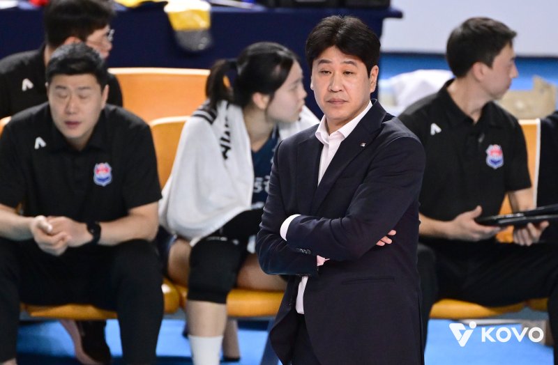 [서울=뉴시스]여자배구 한국도로공사 김종민 감독. (사진=KOVO 제공)