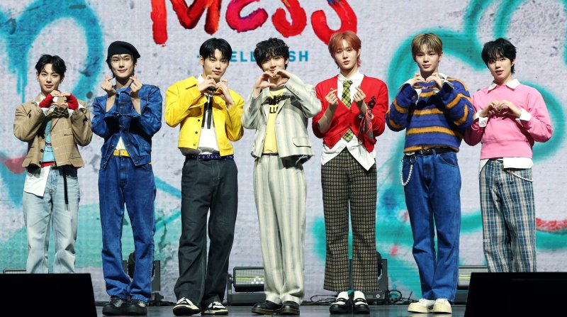 그룹 이븐의 케이타(왼쪽부터)와 박한빈, 이정현, 유승언, 지윤서, 문정현, 박지후 ⓒ News1