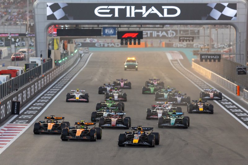 2025년 12월 8일 F1 선수들이 역주하고 있다. 연합뉴스