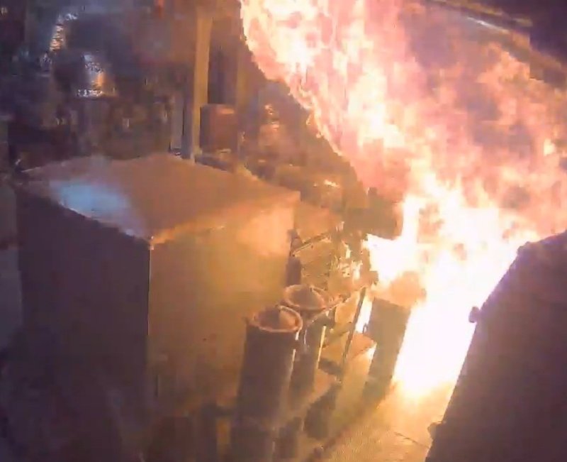 [서울=뉴시스] 해군 향로봉함 내 화재사고 당시 장면. (사진=해군 제공) 2025.12.08. photo@newsis.com *재판매 및 DB 금지