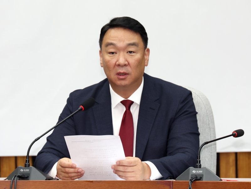 [서울=뉴시스] 김금보 기자 = 정희용 국민의힘 사무총장이 지난 9월2일 오전 서울 여의도 국회에서 열린 원내대책회의에서 발언하고 있다. 2025.09.02. kgb@newsis.com