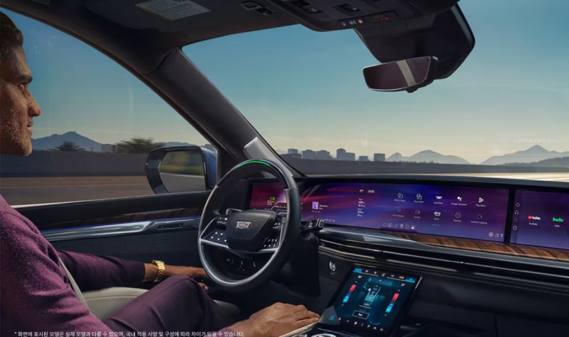 제너럴모터스(GM)의 차량 자율주행 기술 '슈퍼크루즈'를 통해 캐딜락 대형 전기 SUV '에스컬레이드 IQ' 차량이 운전자의 조향 없이 주행하는 모습(캐딜락 코리아 홈페이지 갈무리). 2025.12.08.
