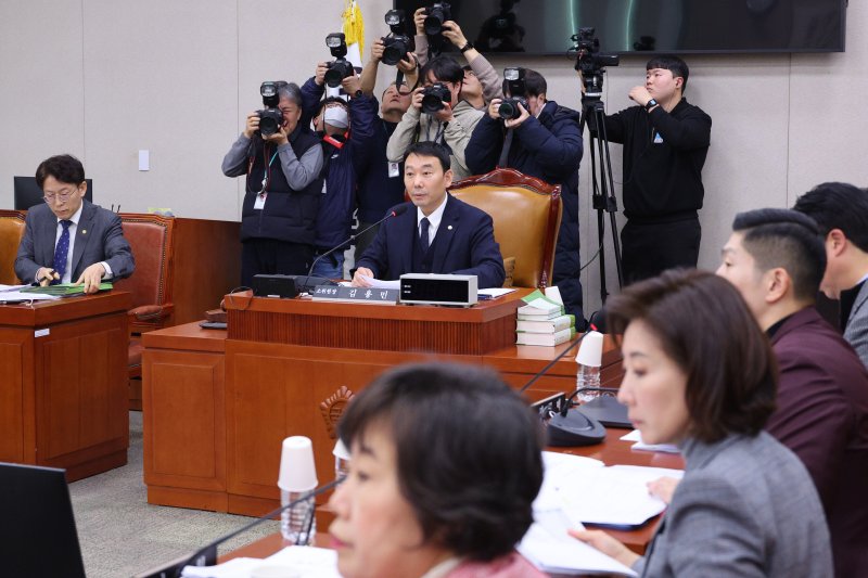 김용민 소위원장이 8일 서울 여의도 국회에서 법제사법위원회 법안심사제1소위원회를 주재하고 있다. 2025.12.8/뉴스1 ⓒ News1 신웅수 기자