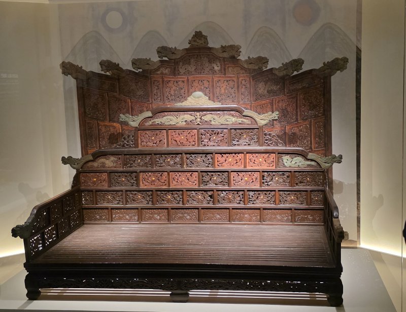 [서울=뉴시스]오동현 기자 = 8일 서울 중구 덕수궁 돈덕전 '쿠키런: 사라진 국가유산을 찾아서' 특별전에서 언론에 공개된 '중화전 용상'. 2025.12.08. odong85@newsis.com