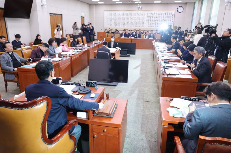 김용민 소위원장이 8일 서울 여의도 국회에서 법제사법위원회 법안심사제1소위원회를 주재하고 있다. 2025.12.8/뉴스1 ⓒ News1 신웅수 기자