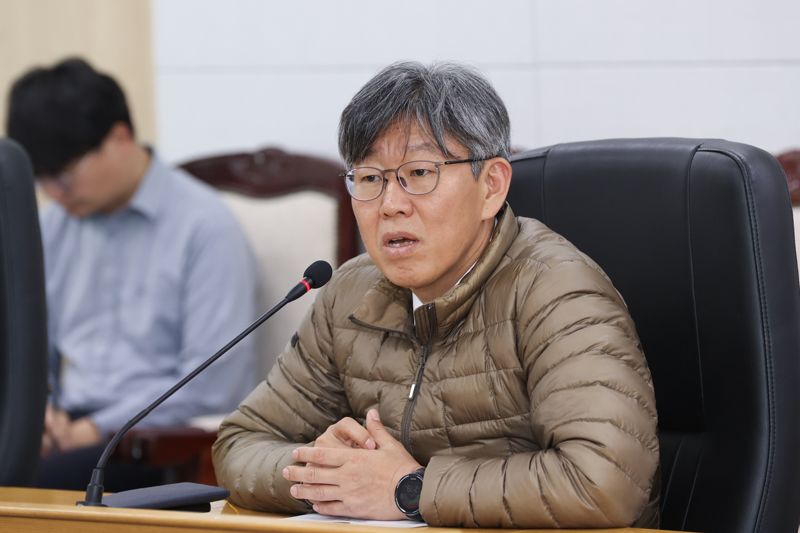 8일 정부세종청사에서 열린 '제1차 주택시장 및 공급대책 점검회의'에서 김이탁 국토교통부 제1차관이 발언하고 있다. 국토부 제공