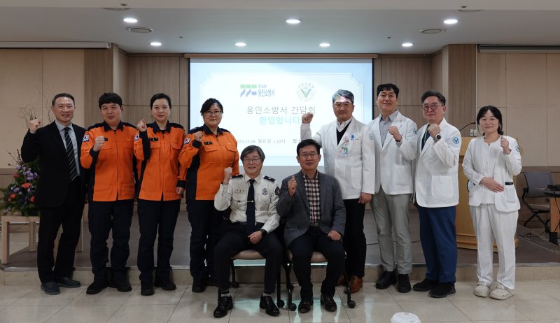 [용인=뉴시스]용인소방서와 다보스병원이 8일 중증환자 의 신속한 이송을 위한 간담회를 가졌다. (사진=용인소방서 제공)2025.12.08.photo@newsis.com *재판매 및 DB 금지