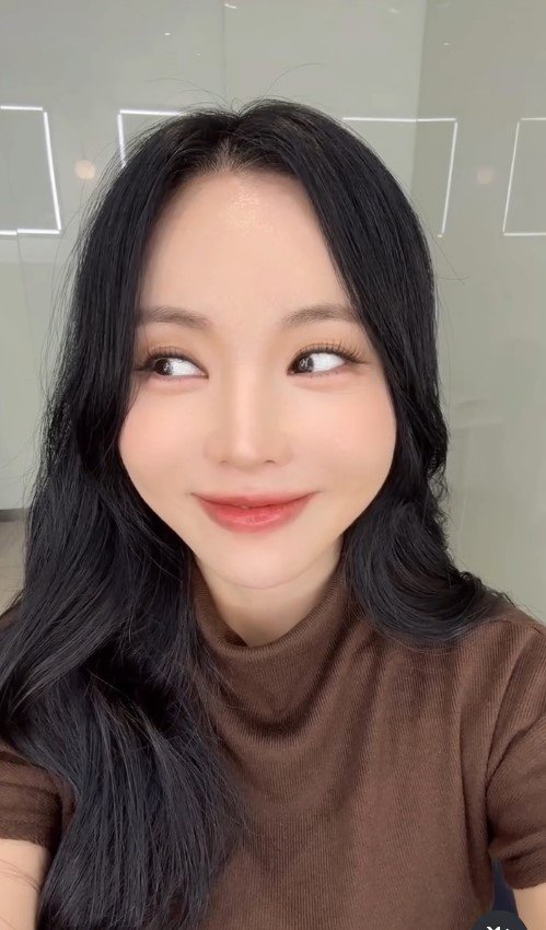 [서울=뉴시스] 가수 홍진영이 근황 셀카를 공개하며 밝은 에너지를 전했다. (사진=홍진영 인스타그램 캡처) 2025.12.08. photo@newsis.com *재판매 및 DB 금지