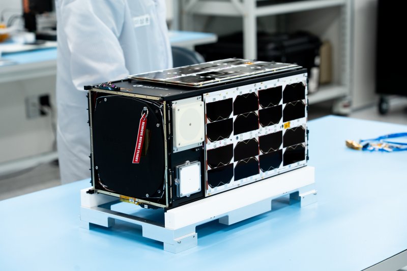 나라스페이스의 기후 모니터링을 위한 광학위성 1호기인 '경기샛(GYEONGGISat)-1' 나라스페이스 제공