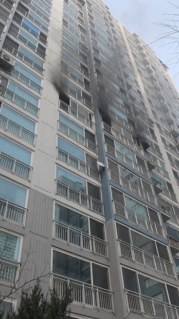 화재 현장. (경기도북부소방재난본부 제공. 재판매 및 DB금지) 2025.12.8/뉴스1