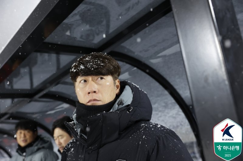 [서울=뉴시스] 프로축구 K리그1 수원FC 김은중 감독. (사진=한국프로축구연맹 제공) *재판매 및 DB 금지