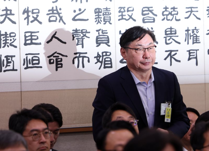 [서울=뉴시스] 김명년 기자 = 이화영 전 경기도 평화부지사가 23일 오전 서울 여의도 국회 법제사법위원회에서 열린 서울고등검찰청-서울중앙지방검찰청 등에 대한 국정감사에 출석해 있다. 2025.10.23. kmn@newsis.com