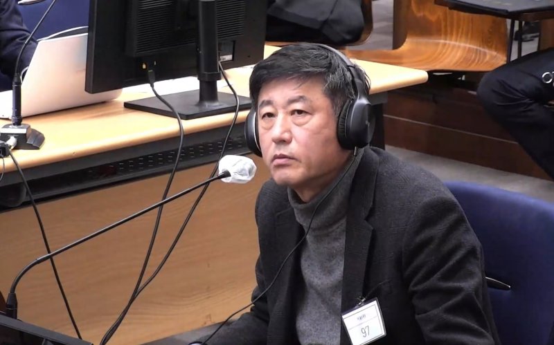 12·3 비상계엄을 모의했다는 의혹을 받는 노상원 전 국군정보사령관이 12월 8일 서울중앙지법에서 열린 윤석열 전 대통령의 내란 우두머리, 직권남용 권리행사방해 혐의 사건 속행 공판에서 증언을 거부하고 있다. 연합뉴스