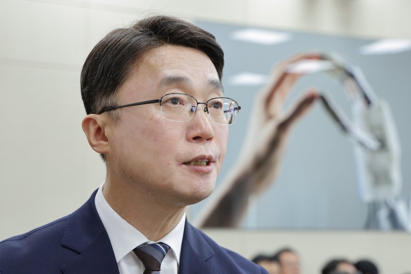 류제명 과학기술정보통신부 제2차관이 7일 서울 여의도 국회에서 열린 과학기술정보방송통신위원회 전체회의에서 내년도 예산안 관련 제안설명을 하고 있다. 2025.11.7/뉴스1 ⓒ News1 신웅수 기자