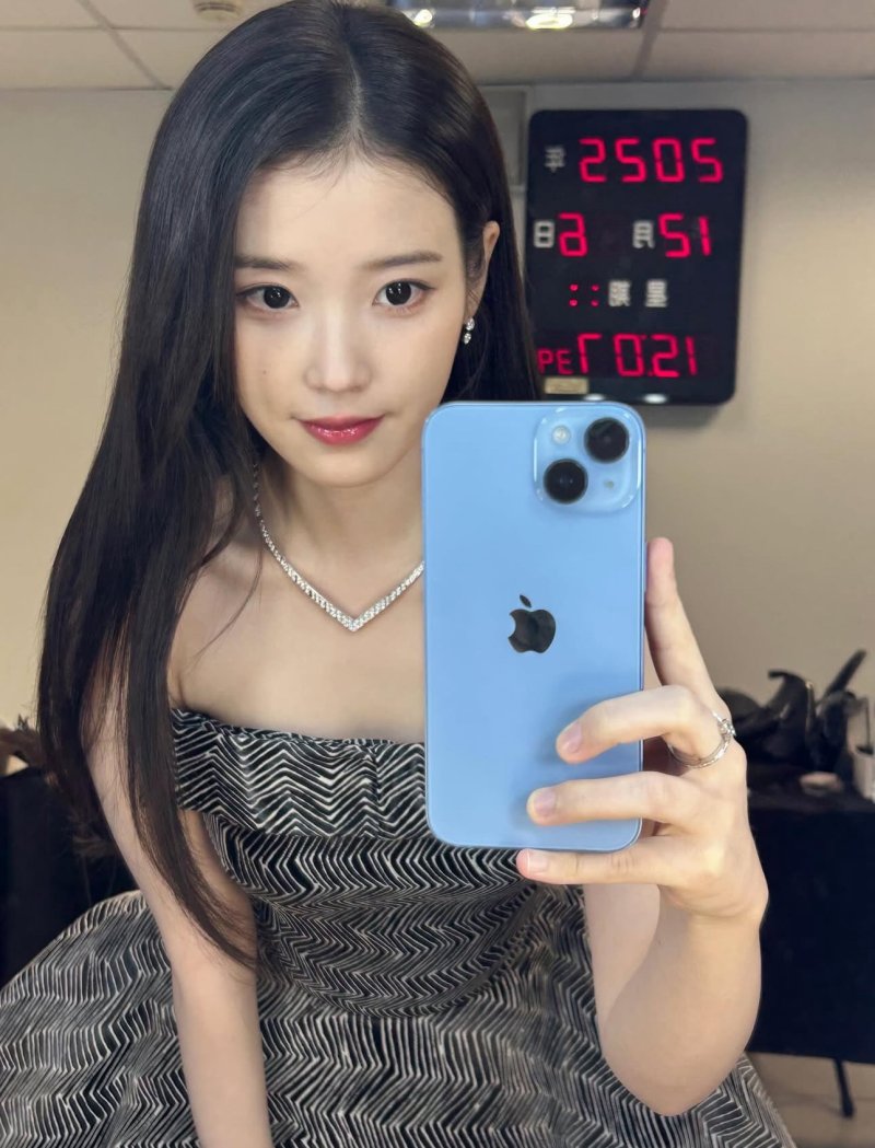 [서울=뉴시스] 가수 겸 배우 아이유. (사진=아이유 인스타그램 캡처) 2025.12.08. photo@newsis.com *재판매 및 DB 금지