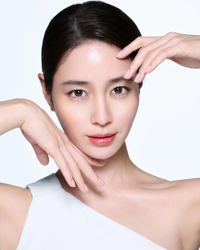 [서울=뉴시스] 배우 이민정. (사진=이민정 인스타그램 캡처) 2025.12.08. photo@newsis.com *재판매 및 DB 금지