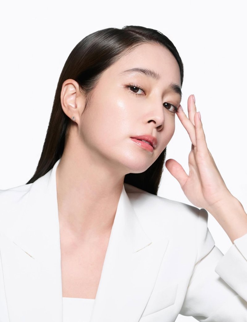 [서울=뉴시스] 배우 이민정. (사진=이민정 인스타그램 캡처) 2025.12.08. photo@newsis.com *재판매 및 DB 금지