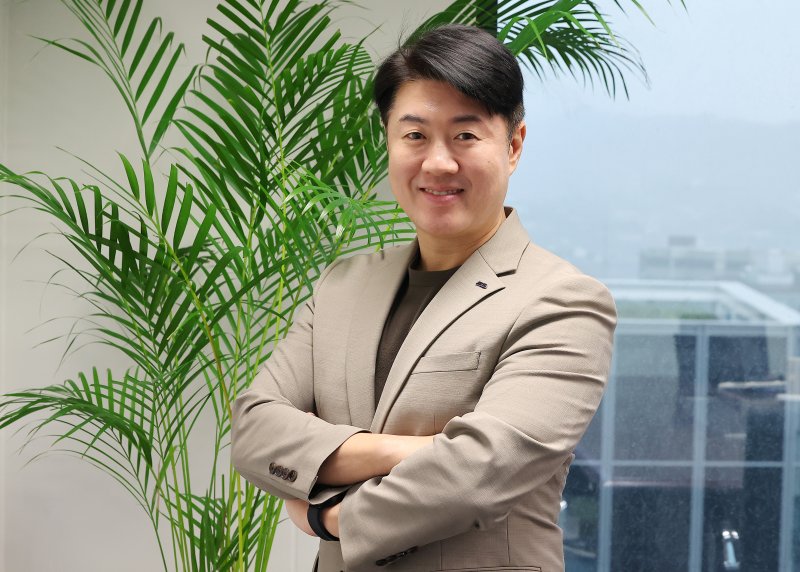 전화성 한국초기투자액셀러레이터협회 회장이 서울 종로구 뉴스1 사옥에서 뉴스1과 인터뷰를 앞두고 포즈를 취하고 있다. 2025.11.27/뉴스1 ⓒ News1 김진환 기자