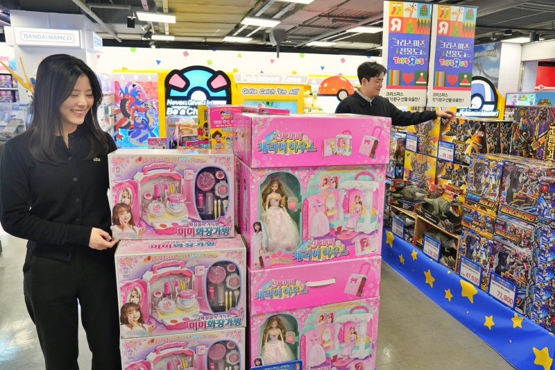 [서울=뉴시스] 롯데마트 토이저러스 완구 행사. (사진=롯데마트 제공) *재판매 및 DB 금지